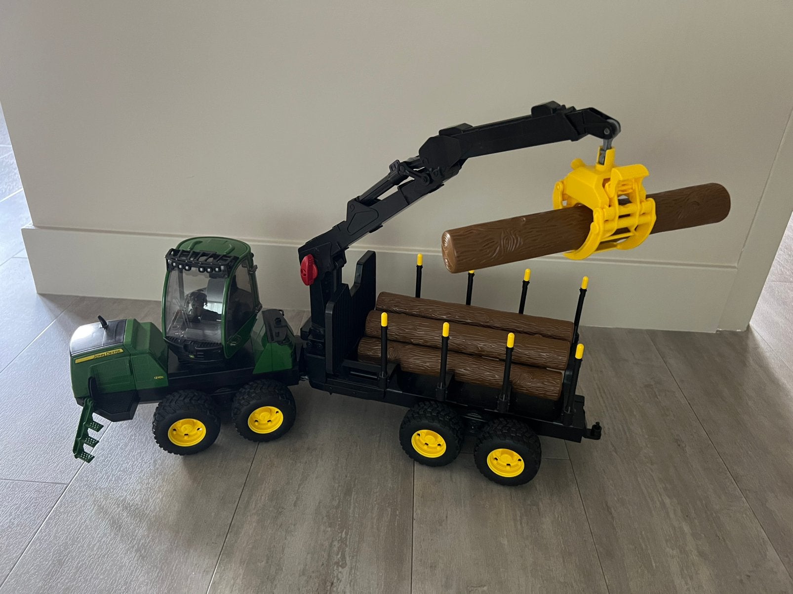 Bruder John Deere bosbouw tractor met aanhanger, Ophalen of Verzenden, Gebruikt