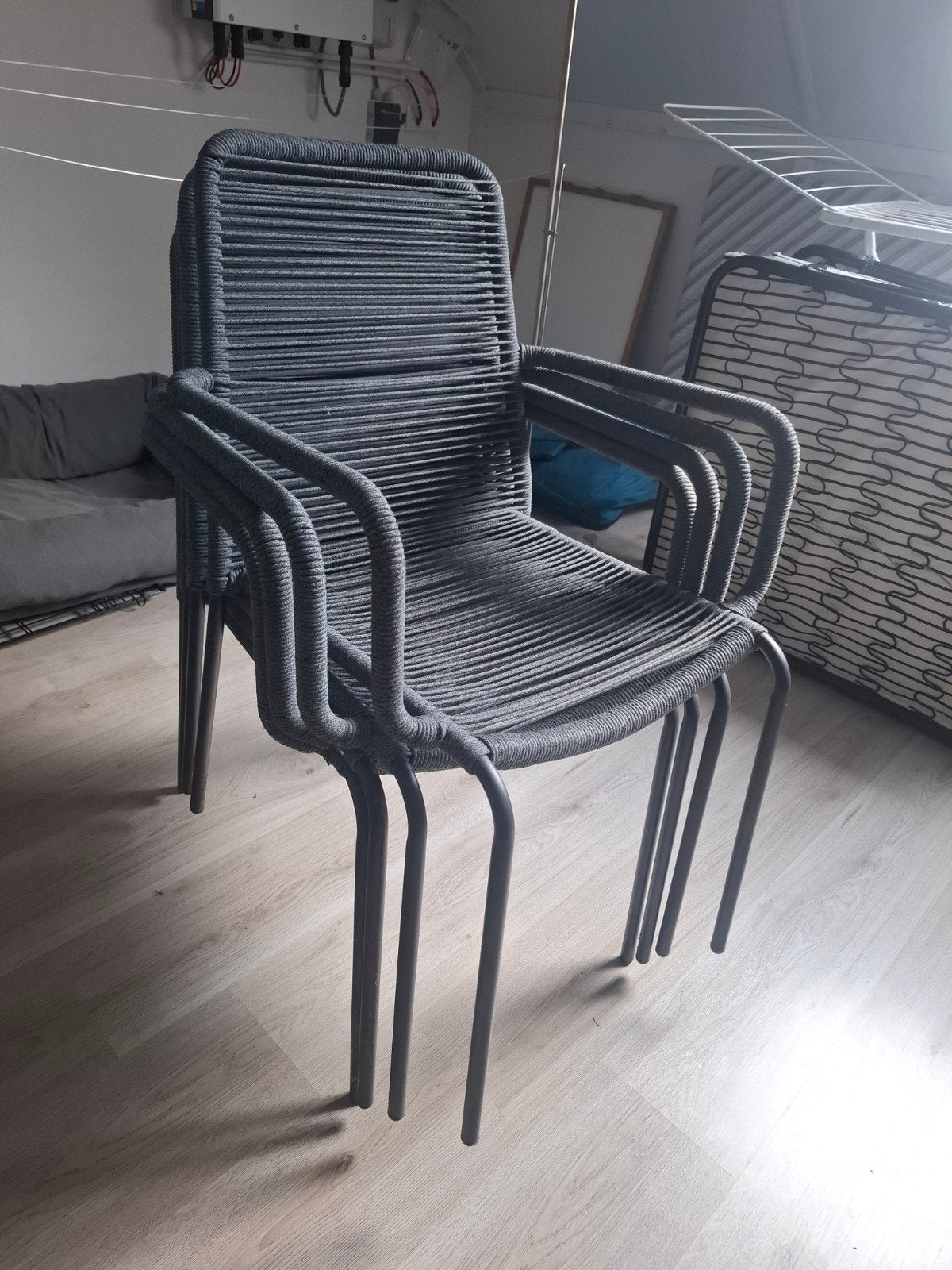 Trendy grijze tuinstoelen (4 stuks), Ophalen, Gebruikt, Kunststof, Stapelbaar