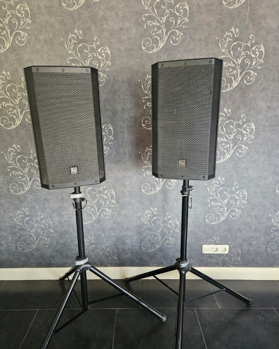 Electro Voice ZLX-15P actieve speakers, Muziek en Instrumenten, Versterkers | Keyboard, Monitor en PA, Zo goed als nieuw, Minder dan 500 watt