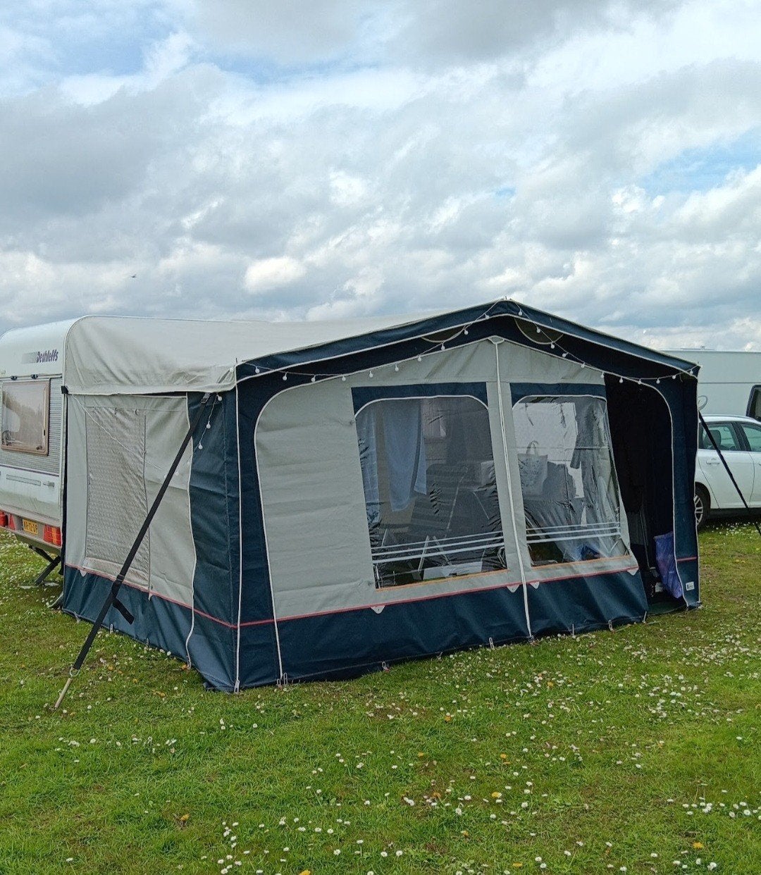 Dethleffs New Line 420T | 1996 | 4 slaapplaatsen | Veel onde, Caravans en Kamperen, Caravans, Vast bed, Luifel, Particulier, Dethleffs