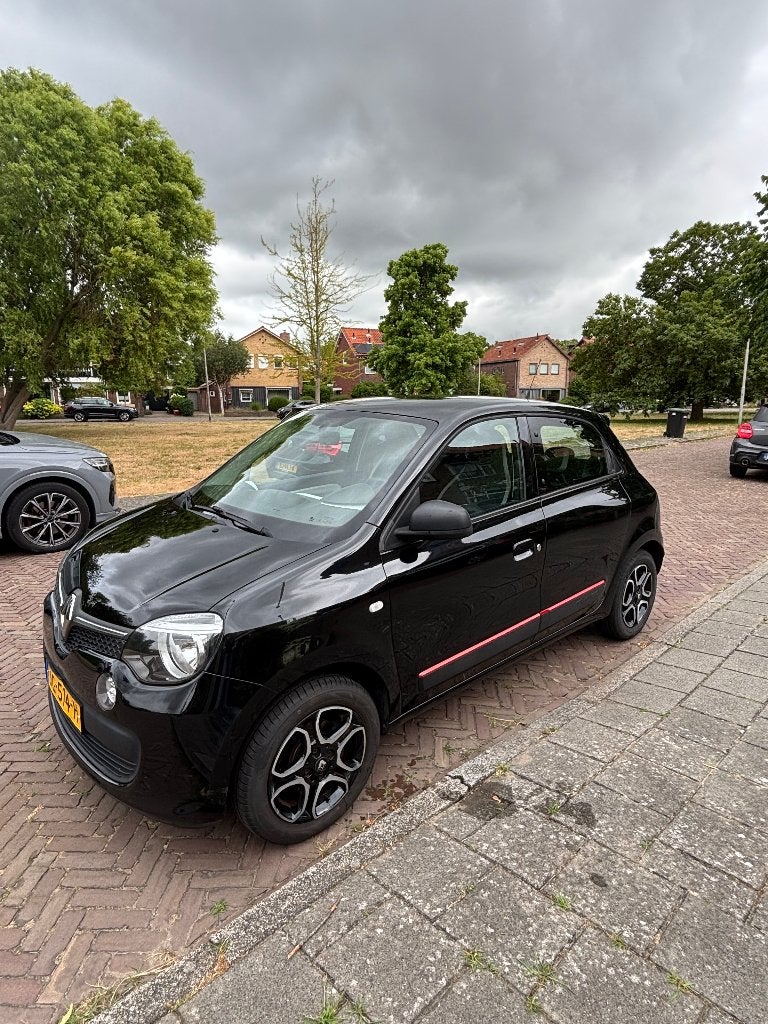 Renault Twingo 1.0 SCe 2016  (Zomer- en winterbanden), 840 kg, 4 stoelen, Zwart, Origineel Nederlands