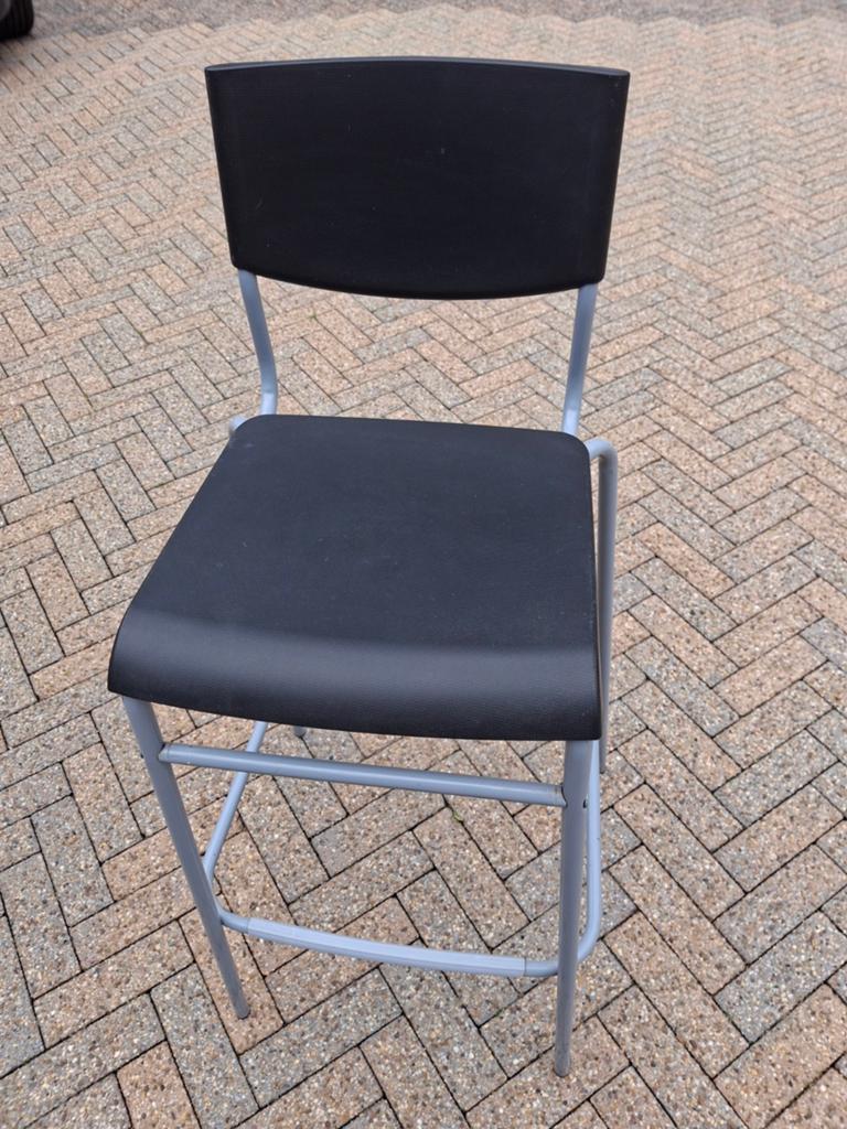 IKEA STIG Barkruk Zwart/Grijs - Zithoogte 74 cm, Ophalen, Gebruikt, Met voetsteun, 60 tot 90 cm