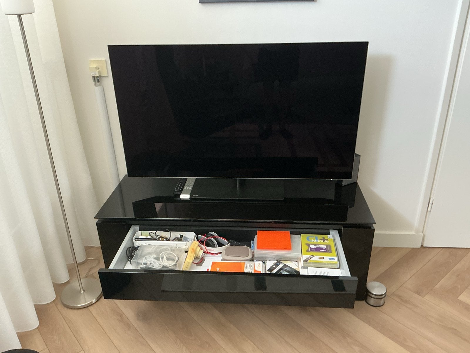 Modern zwart tv-meubel met lade en opbergvakken, 120cm, Huis en Inrichting, Ophalen, Overige materialen, Gebruikt, 100 tot 150 cm