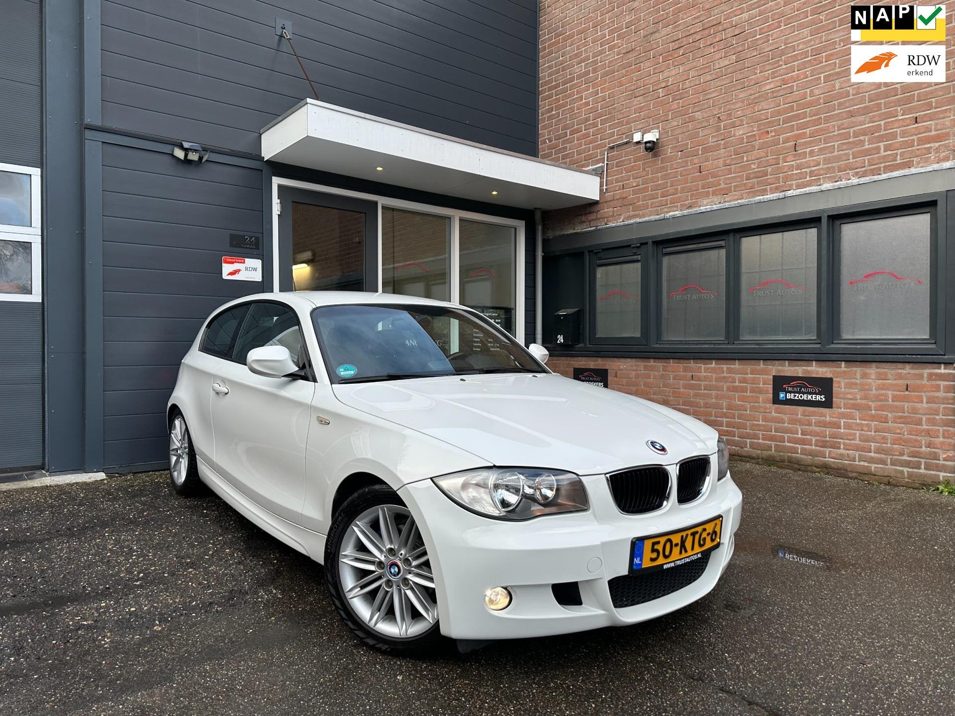 BMW 1-serie 116i Business Line Sport|Nap|M-Sport|Navi|Cruise, Auto's, BMW, 1-Serie, Euro 5, Achterwielaandrijving, 4 cilinders