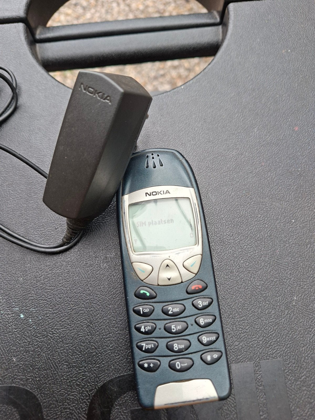 Nokia 6210 - Klassieke mobiele telefoon met oplader, Telecommunicatie, Mobiele telefoons | Nokia, Gebruikt, Geen camera, Zwart