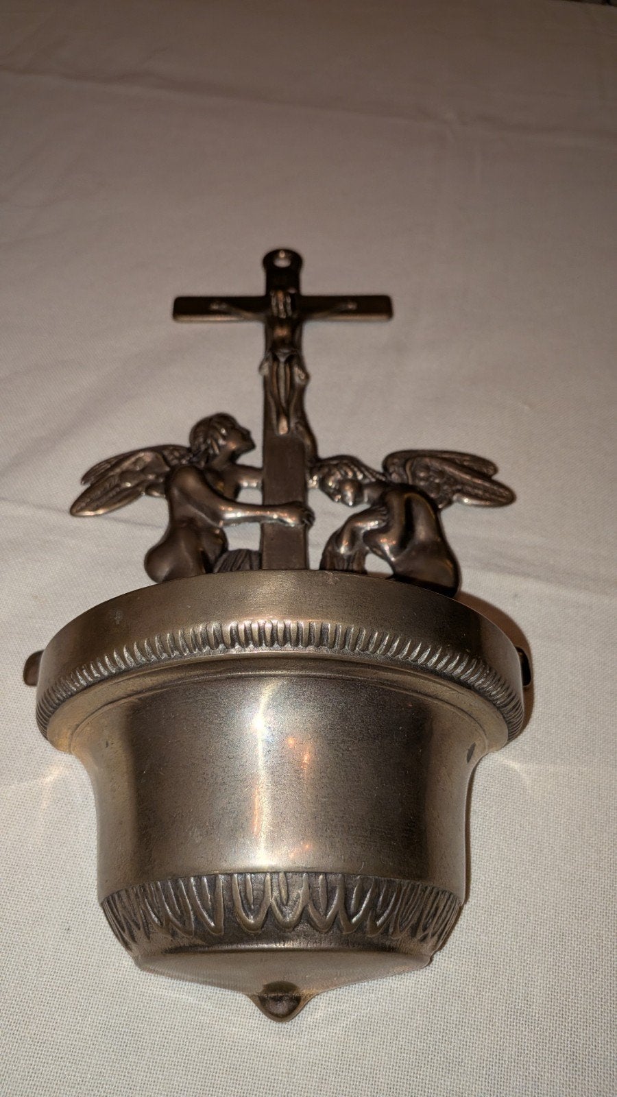 Antieke Messing/Bronzen Wijwaterbak met Engelen & Kruisbeeld, Antiek en Kunst, Ophalen of Verzenden