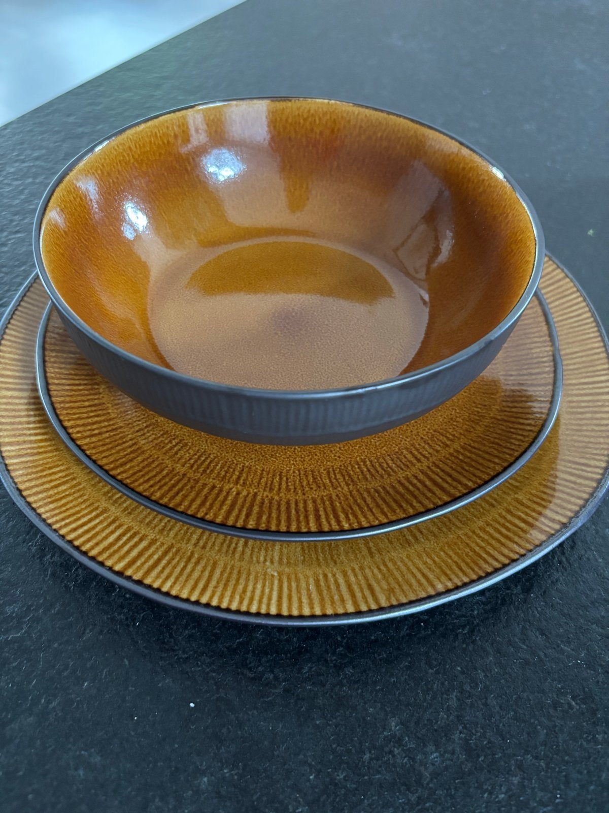 Mooi servies, bruin/zwart, 12-delig, Huis en Inrichting, Keuken | Servies, Ophalen, Keramiek, Zo goed als nieuw, Modern