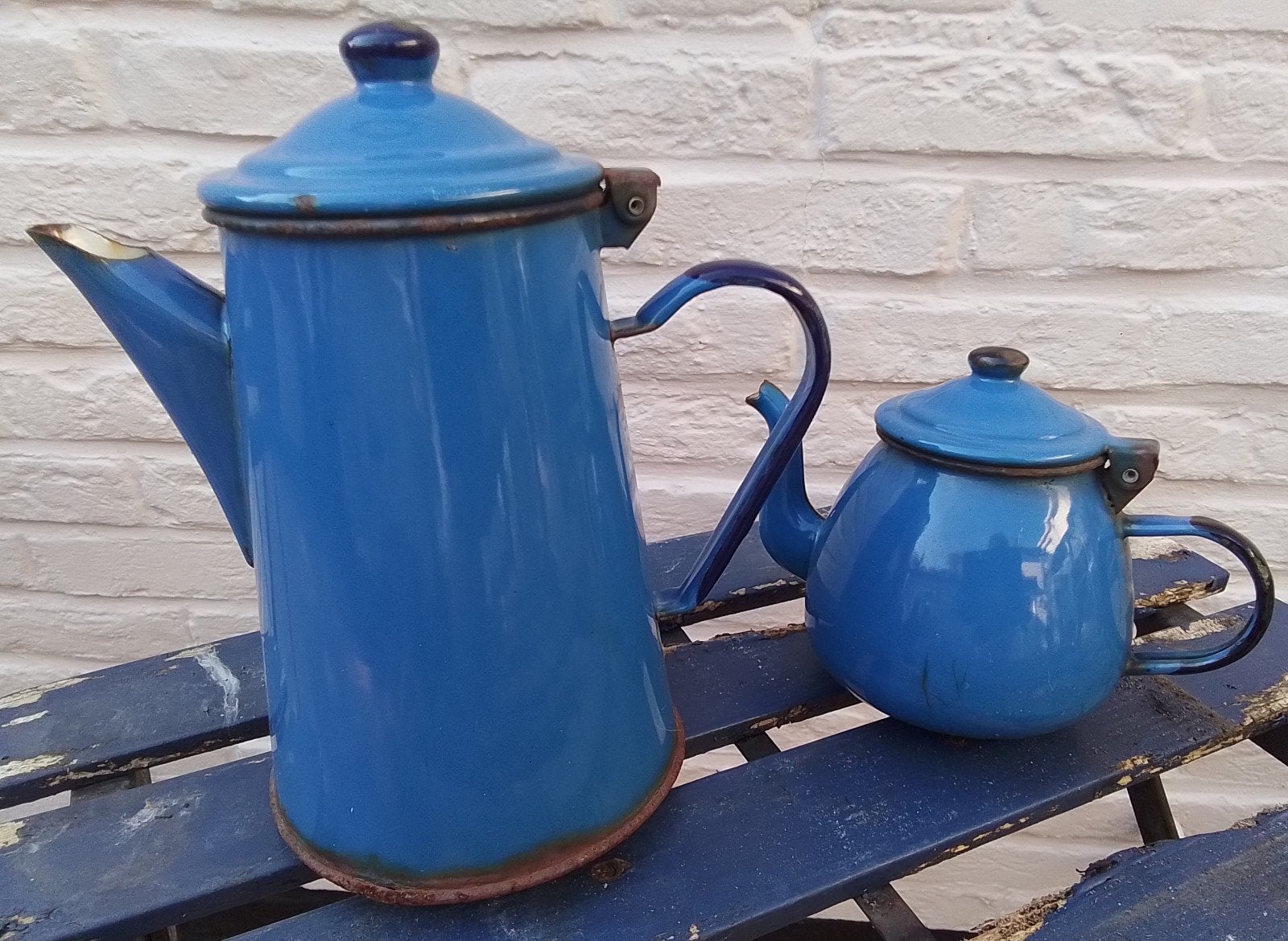 emaille blauwe koffiekan , blauwe theekan, deco  buiten, Antiek en Kunst, Antiek | Emaille, Ophalen of Verzenden
