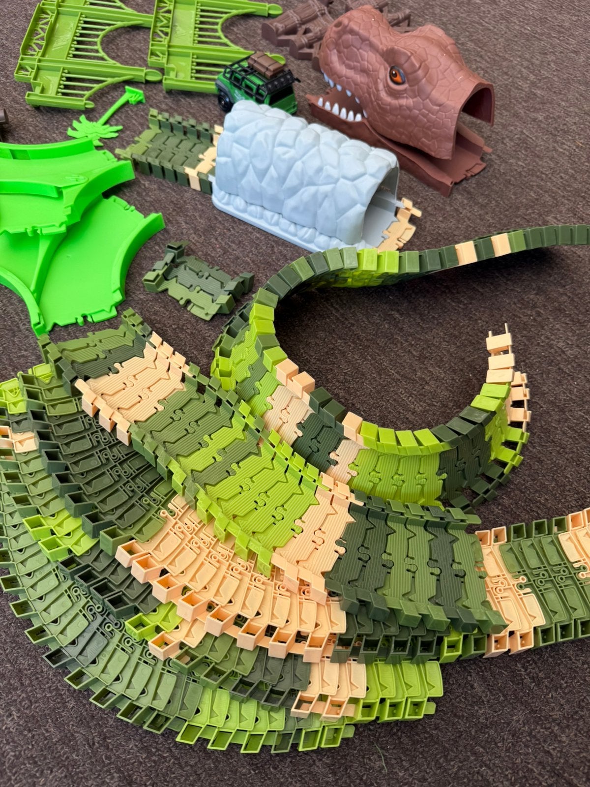 Dinosaurus speelgoed autobaan, Racebaan, Zelf te bouwen, Ophalen of Verzenden, Zo goed als nieuw