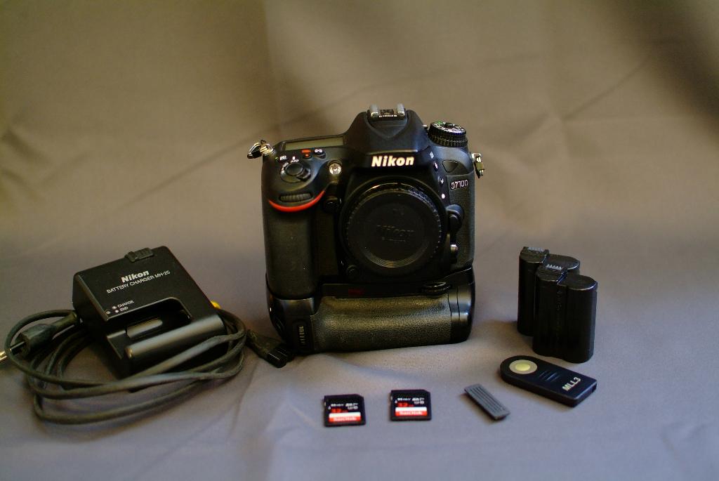 Nikon D7100 + batterygrip & extras (18.613 clicks), Spiegelreflex, Ophalen of Verzenden, Zo goed als nieuw, Nikon