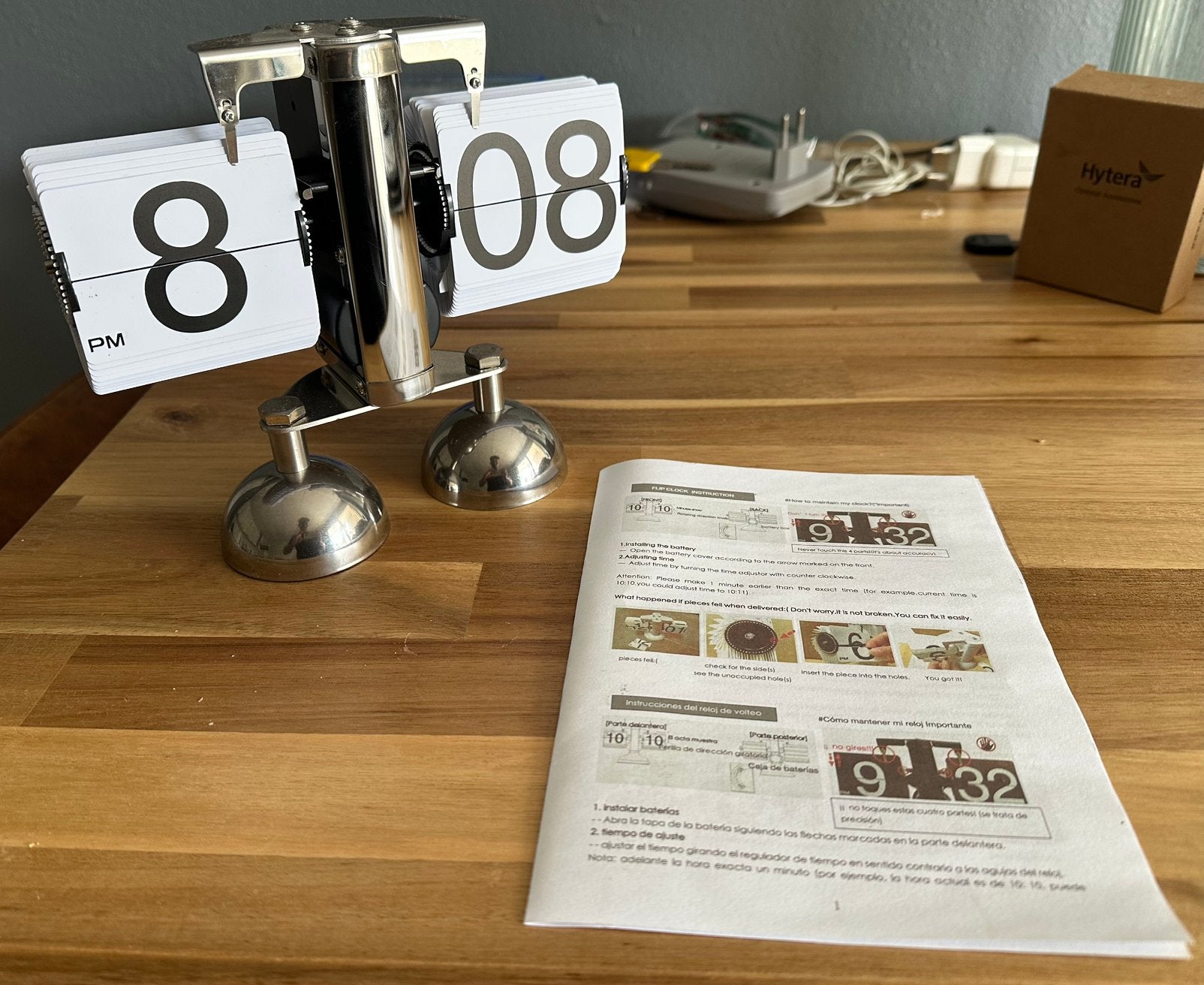 Flip-klok zilverkleurig, gloednieuw met instructieboekje, Huis en Inrichting, Woonaccessoires | Klokken, Stil uurwerk, Analoog