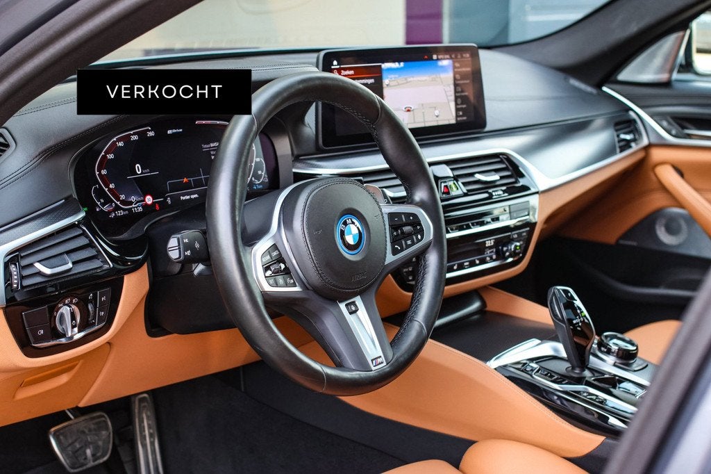 BMW 5-serie Touring 530e xDrive M-Sport *Pano*B&W*Soft-Close, 1998 cc, 1935 kg, Gebruikt, 4 cilinders