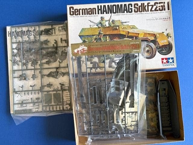 Tamiya	35020	German Hanomag Sd.Kfz.251/1 	1/35	VINTAGE, Tank, Verzenden, 1:32 tot 1:50, Nieuw
