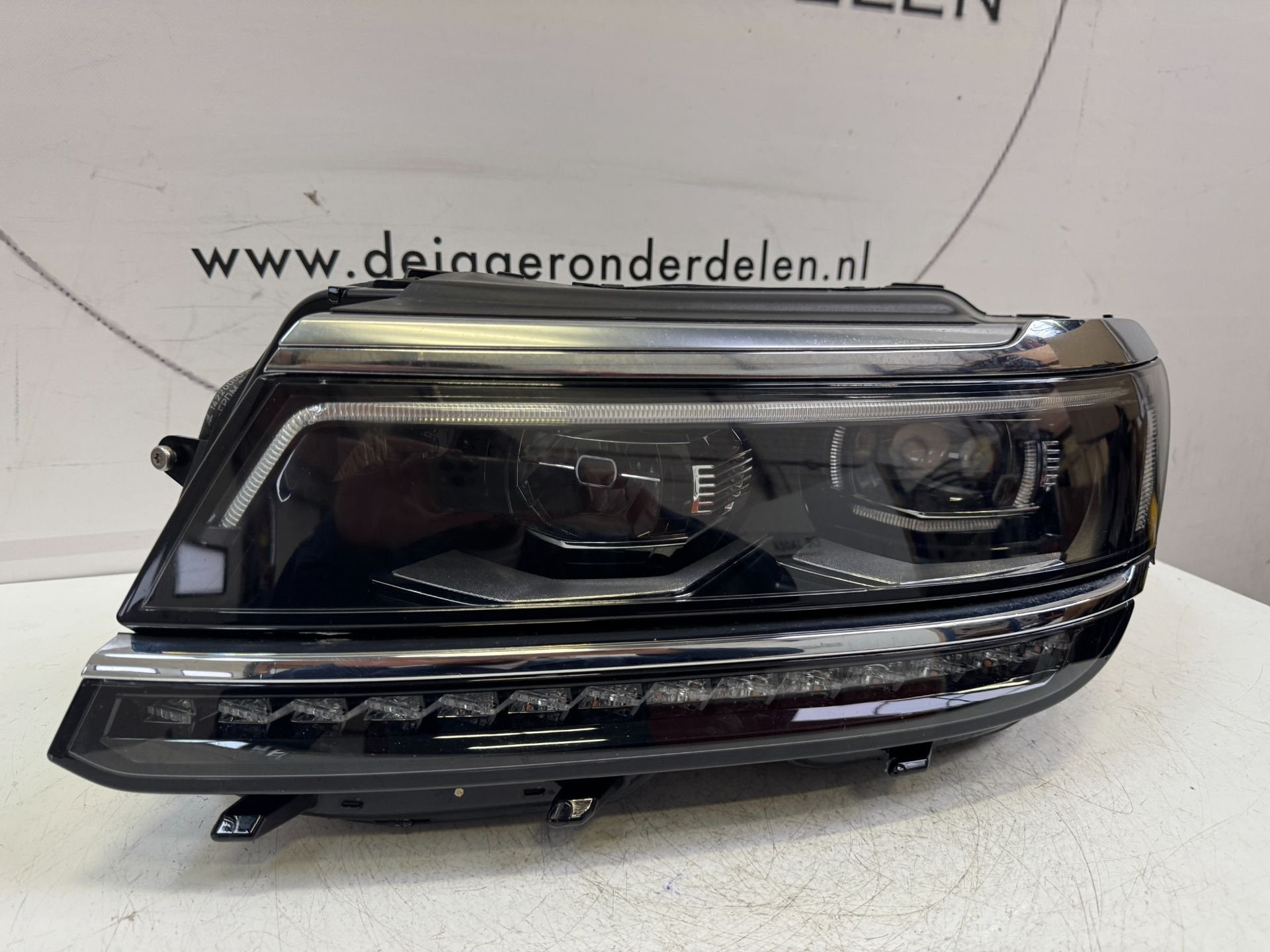 VW TIGUAN 5NA 5NB VOL LED KOPLAMP LINKS 5NB941081A, Gebruikt, Volkswagen, Volkswagen AG, Berliner Ring 2
38440  Wolfsburg, DE