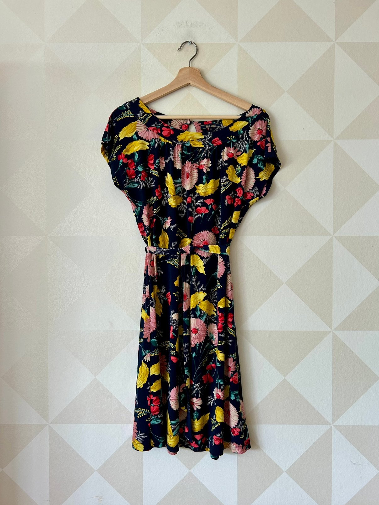 King Louie Billie Dress jurk geel blauw bloem M/38 zgan, Maat 38/40 (M), Blauw, Ophalen of Verzenden, Zo goed als nieuw