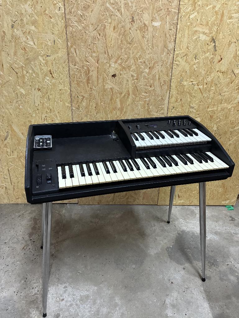 Twee midi keyboards in custom behuizing met vintage look, Ophalen, Gebruikt, Overige aantallen, Overige merken