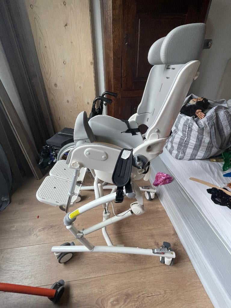 Etac R82 verrijdbare douchestoel postoel Flamingo, Ophalen, Zo goed als nieuw