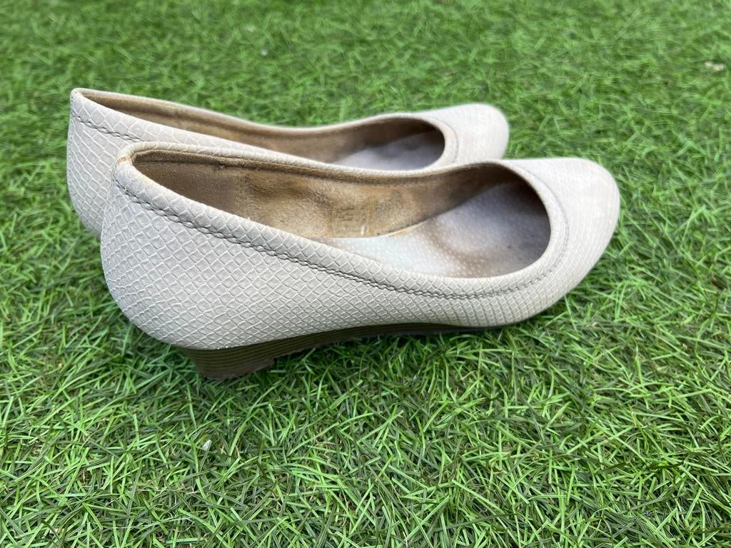 Emilio Luca X Pumps Maat 38, Kleding | Dames, Schoenen, Ophalen of Verzenden, Gedragen, Beige, Pumps