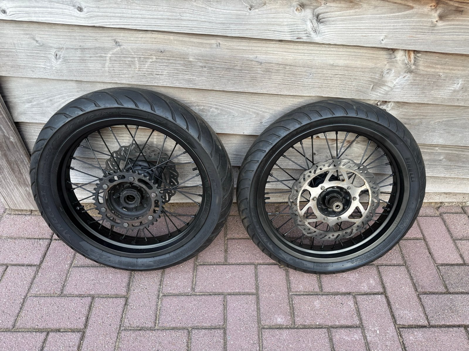 Mooie straatwielen met banden, tandwiel en schijfremmen, Motoren, Ophalen, Gebruikt