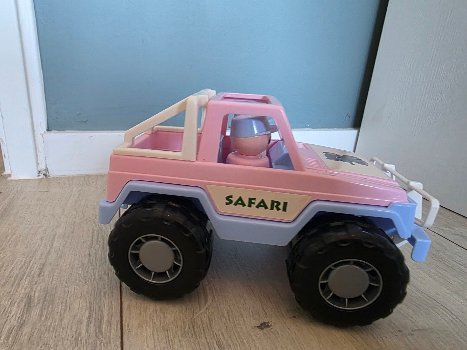 Roze Safari Jeep met poppetjes - Speelgoedauto, Ophalen of Verzenden, Zo goed als nieuw