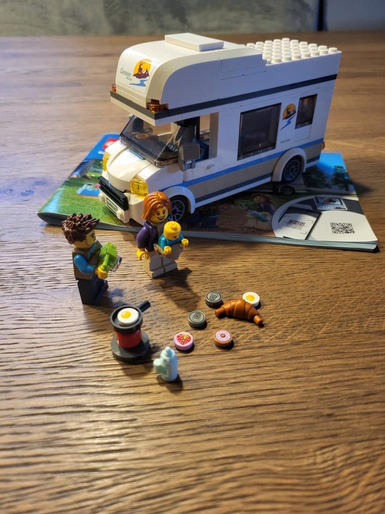 LEGO City Vakantiecamper - 60283
Incl. Boekje, City, Lego, Ophalen of Verzenden, Zo goed als nieuw