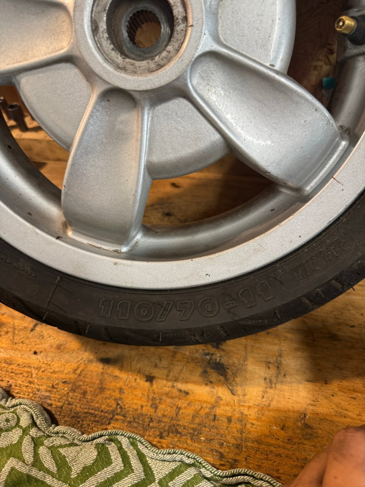 Vespa Primavera velg met lekke achterband, Ophalen of Verzenden, Gebruikt, Overige typen, Vespa