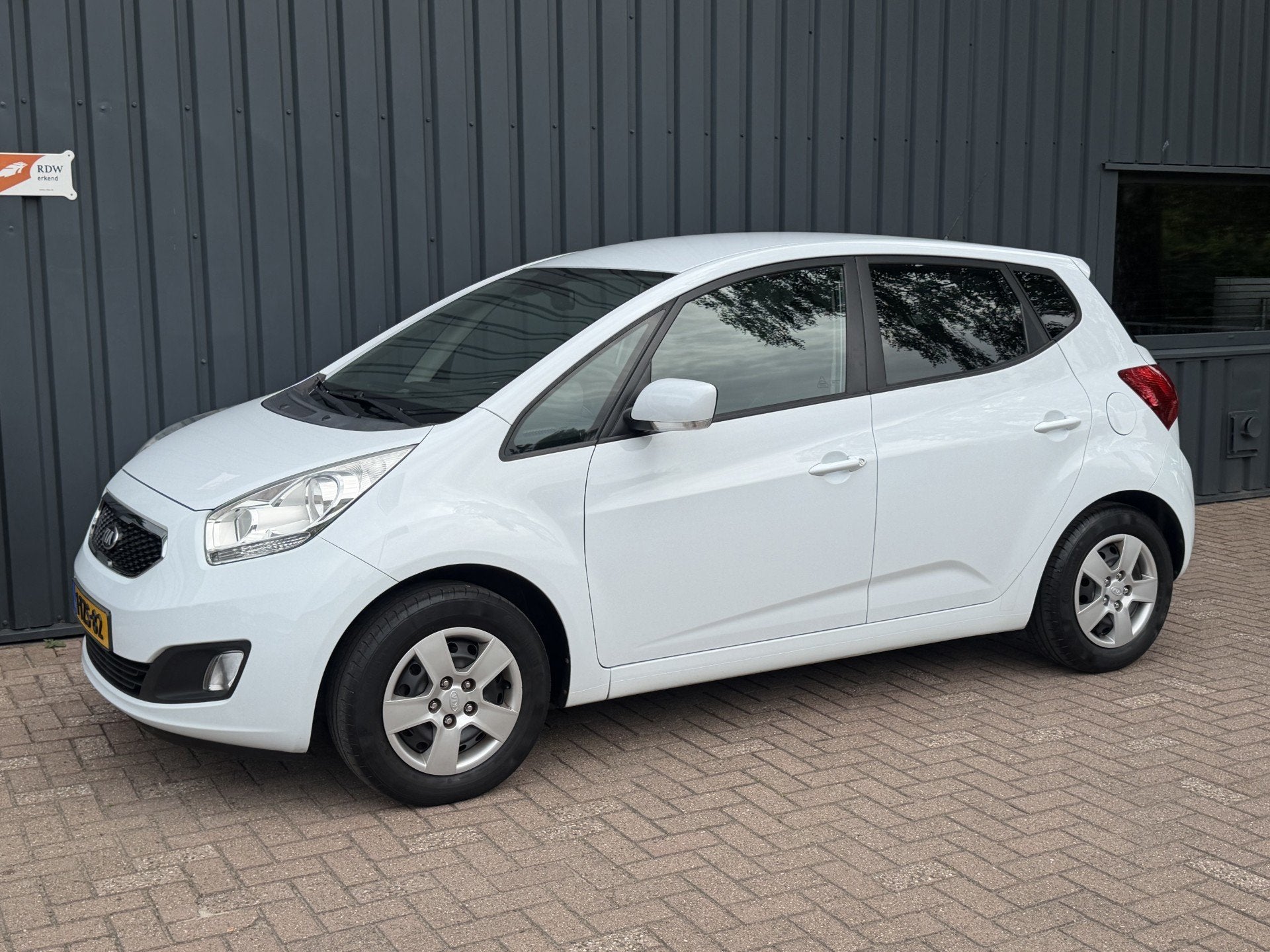 Kia Venga 1.4 CVVT ExecutiveLine NAP!/NL AUTO!/ONDERHOUDEN!/, Auto's, Voorwielaandrijving, Euro 5, Stof, Gebruikt