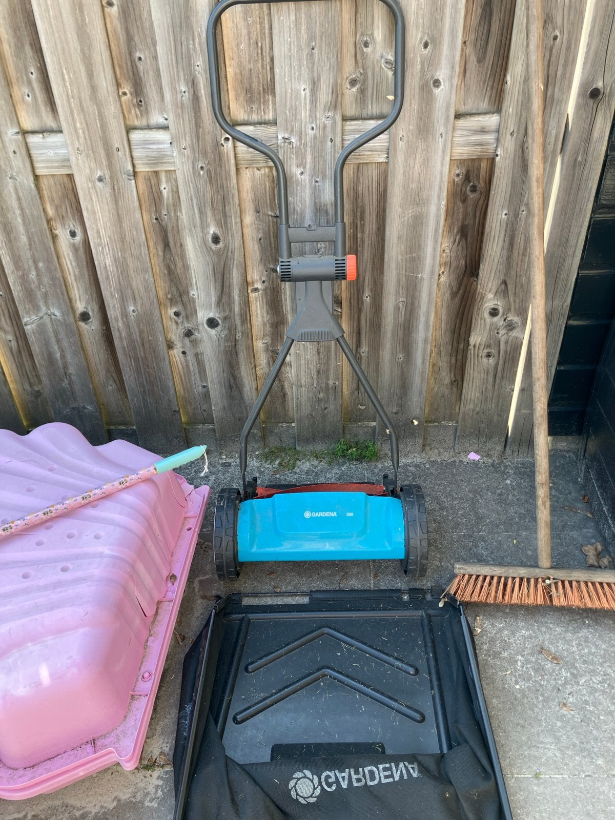 Gardena 330 Handgrasmaaier met Opvangzak, Gebruikt, Handgrasmaaier, Ophalen of Verzenden, Opvangzak
