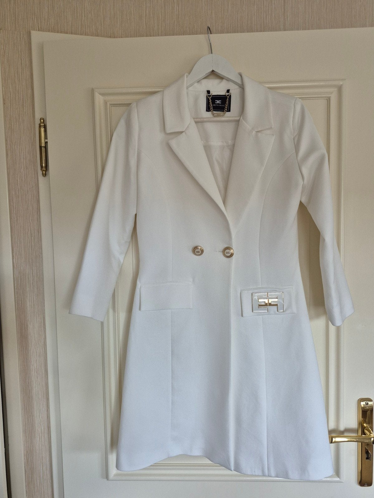 Hele mooie witte lange  blazer van Elisabetta franchi maat S, Kleding | Dames, Jassen | Zomer, Ophalen of Verzenden, Zo goed als nieuw