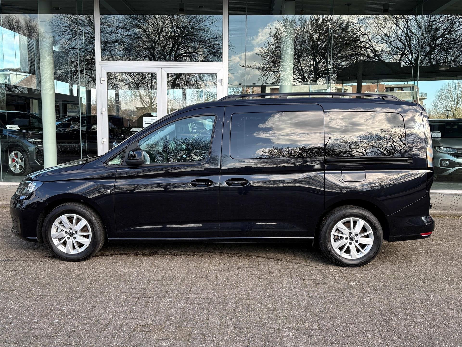 Volkswagen Caddy Maxi 1.5 TSI DSG- Autom|7 Persoons| Camera|, Auto's, Volkswagen, Stof, 4 cilinders, Zwart, 14 km/l
