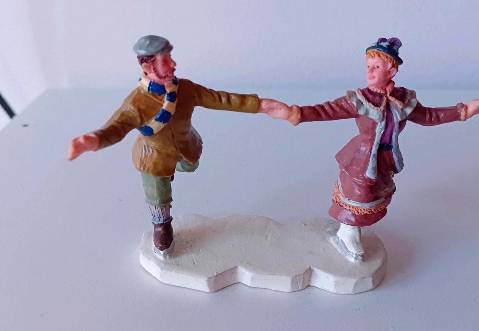 Lemax ice dancers, retired, Lemax figuur Kerstdorp, Diversen, Kerst, Ophalen of Verzenden