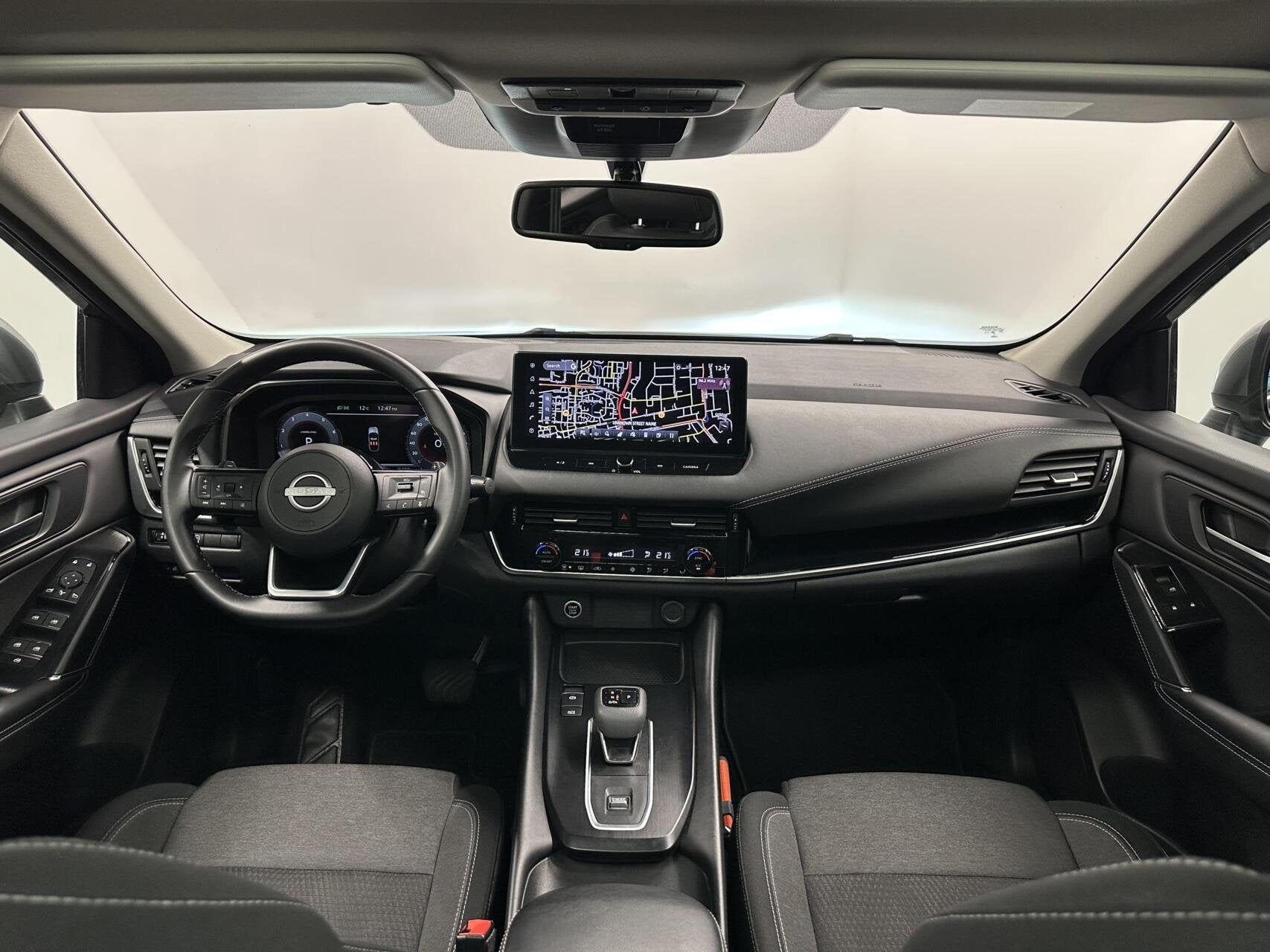 Nissan Qashqai 1.3 MHEV Xtronic N-Connecta 360 CAMERA PANO N, Auto's, Stof, Euro 6, Met garantie (alle), Origineel Nederlands