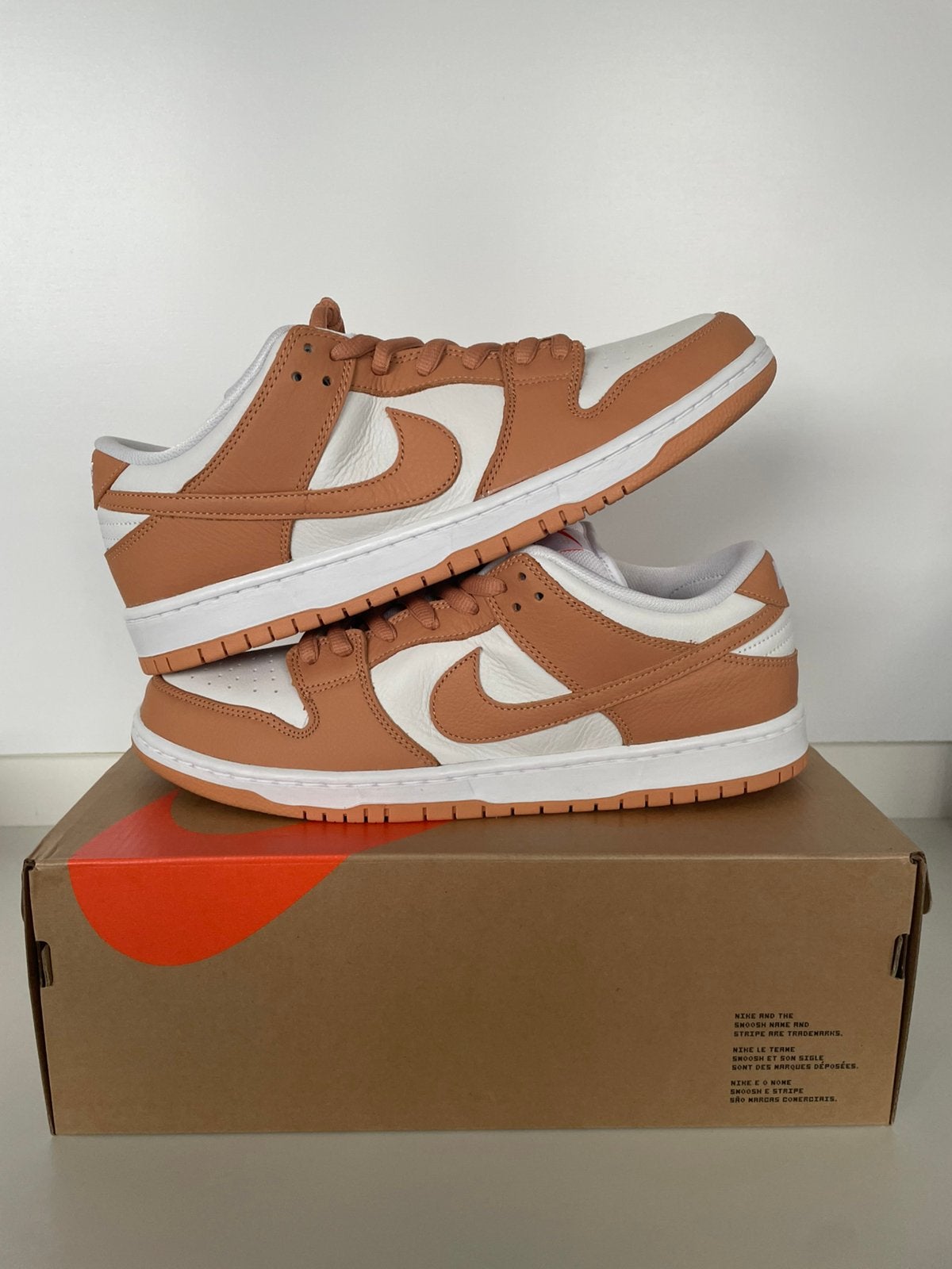 Nike sb dunk low light cognac US13/EU47.5, Kleding | Heren, Schoenen, Wit, Nieuw, Ophalen of Verzenden, Sneakers of Gympen