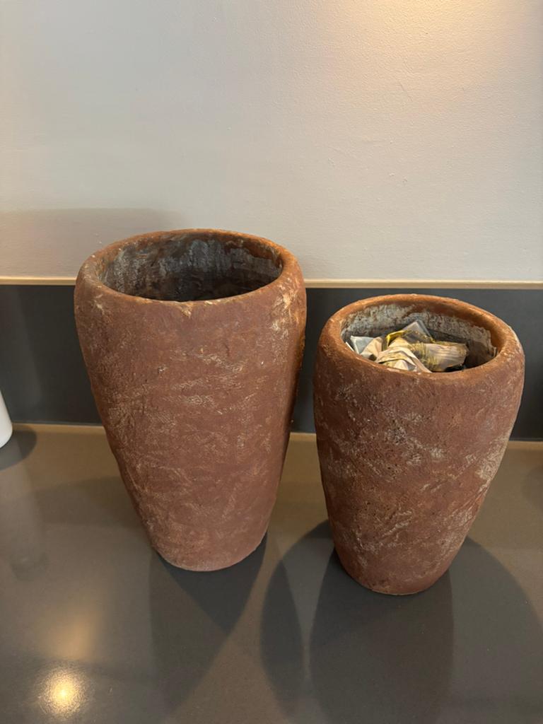 twee potten, Tuin en Terras, Bloempotten, Ophalen, Rond, Zo goed als nieuw, Aardewerk