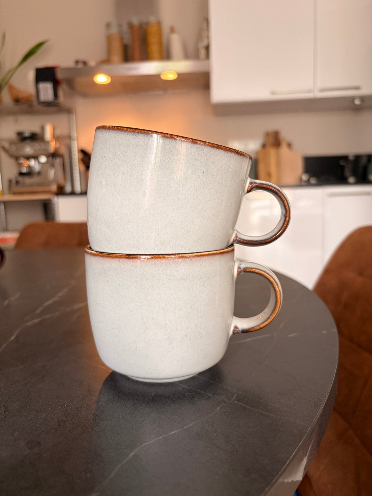 2 IKEA GLADELIG mokken bekers grijs 37cl, Ophalen, IKEA, Mok, Zo goed als nieuw
