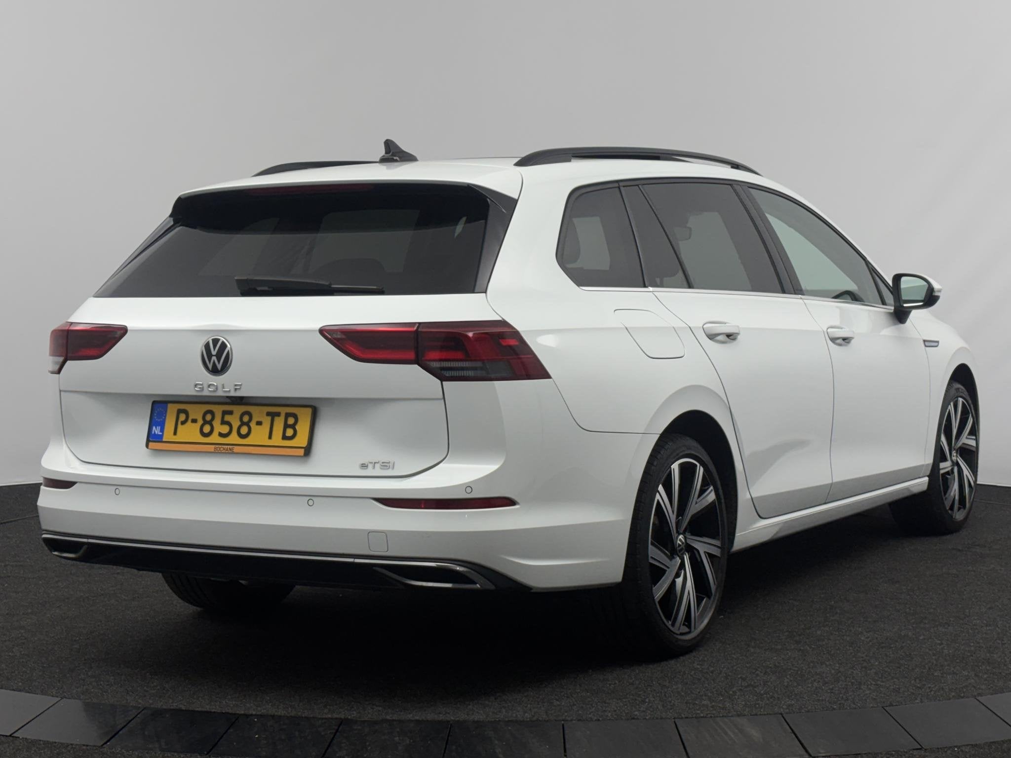Volkswagen Golf Variant 1.5 eTSI Style | Trekhaak | Panorama, 1325 kg, 4 cilinders, Wit, Golf Variant