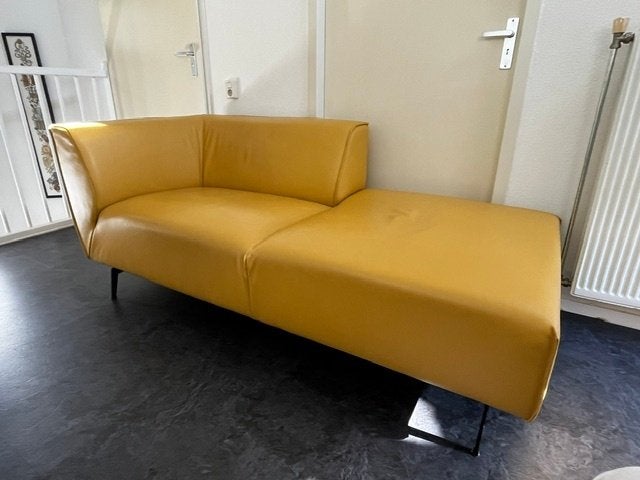 chaise longue bank geel leer, Ophalen, 150 tot 200 cm, Tweepersoons, Zo goed als nieuw