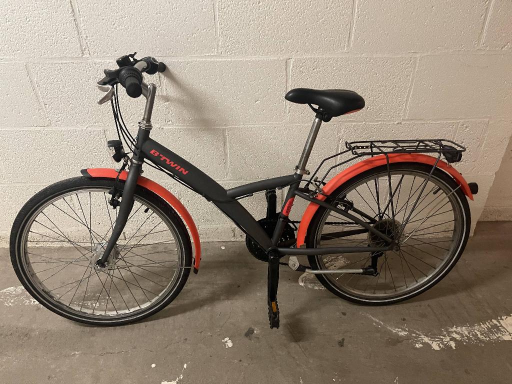 Zwarte en Oranje B'twin Fiets, Velgrem, Versnellingen, Ophalen of Verzenden, Btwin