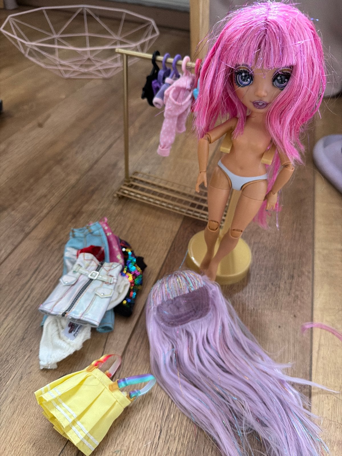 Rainbow High pop met kleding en accessoires, Ophalen of Verzenden, Gebruikt, Overige typen