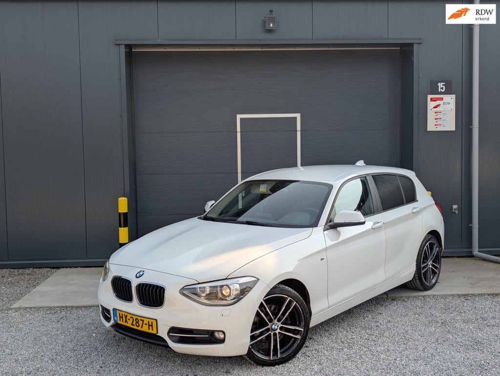 BMW 1-serie 120d High Executive, Auto's, BMW, Euro 5, Achterwielaandrijving, Wit, 140 €/maand