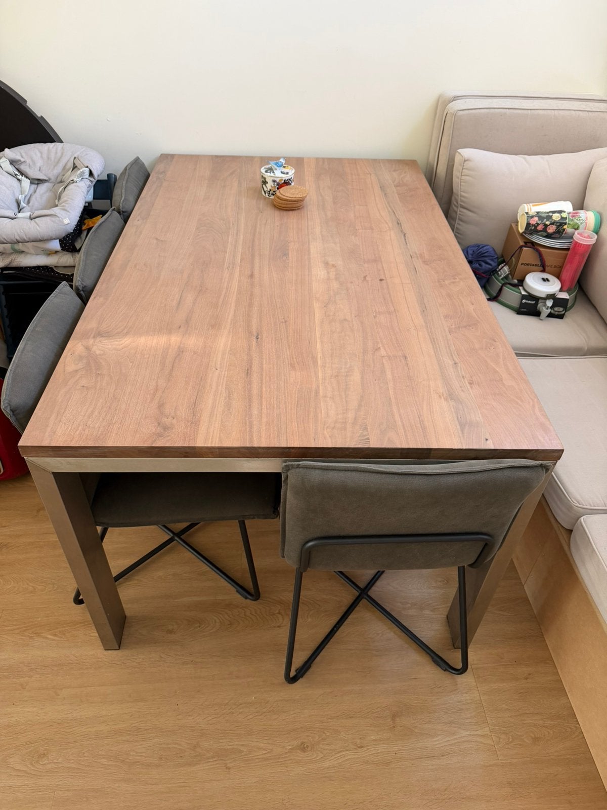 Notenhout eettafel Bert Plantagie, 50 tot 100 cm, Zo goed als nieuw, Vijf personen of meer, 150 tot 200 cm