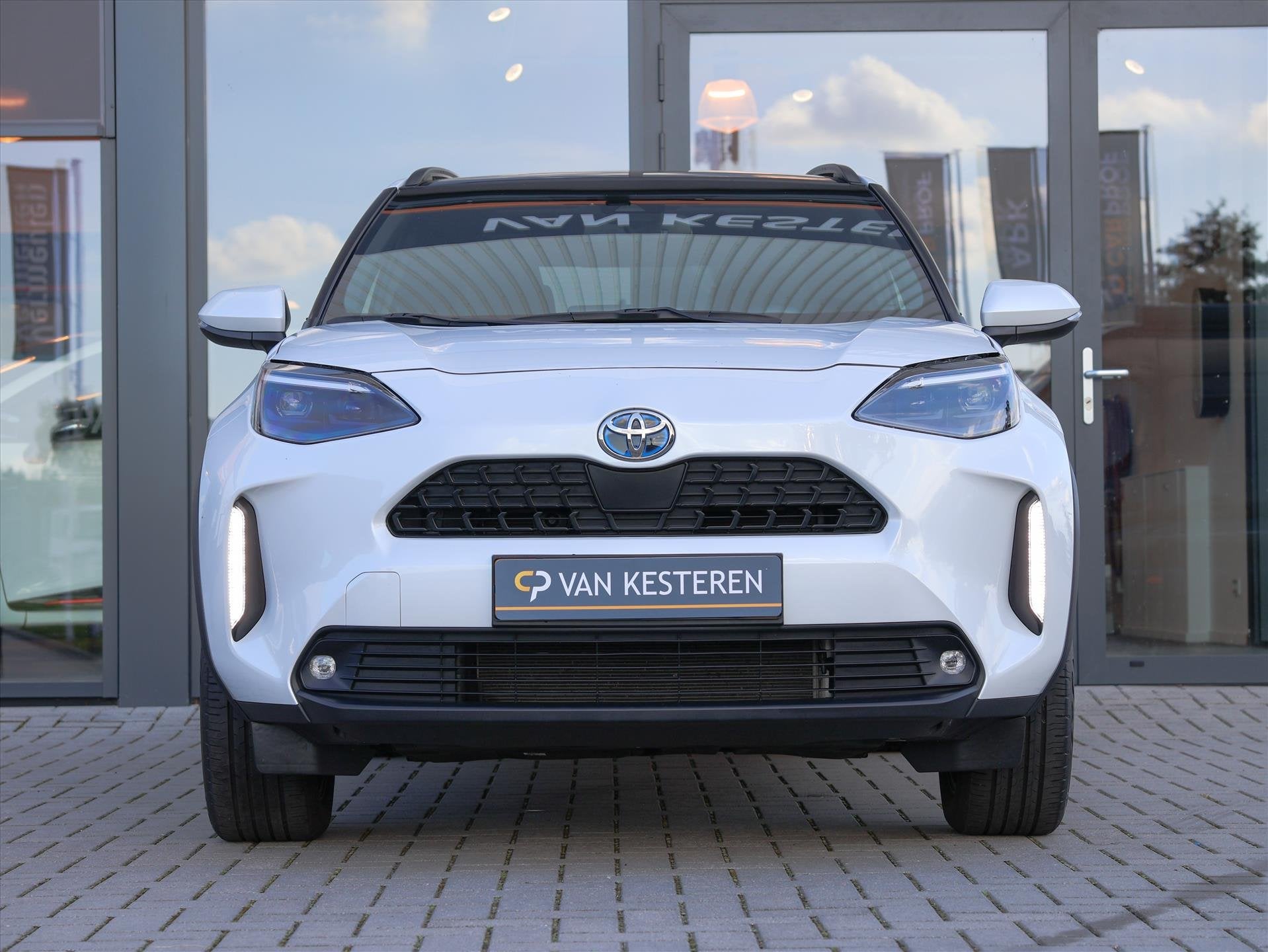 TOYOTA Yaris Cross 1.5 VVT-I Hybrid 116pk CVT Dynamic / Pano, Stof, Gebruikt, Wit, 1490 cc