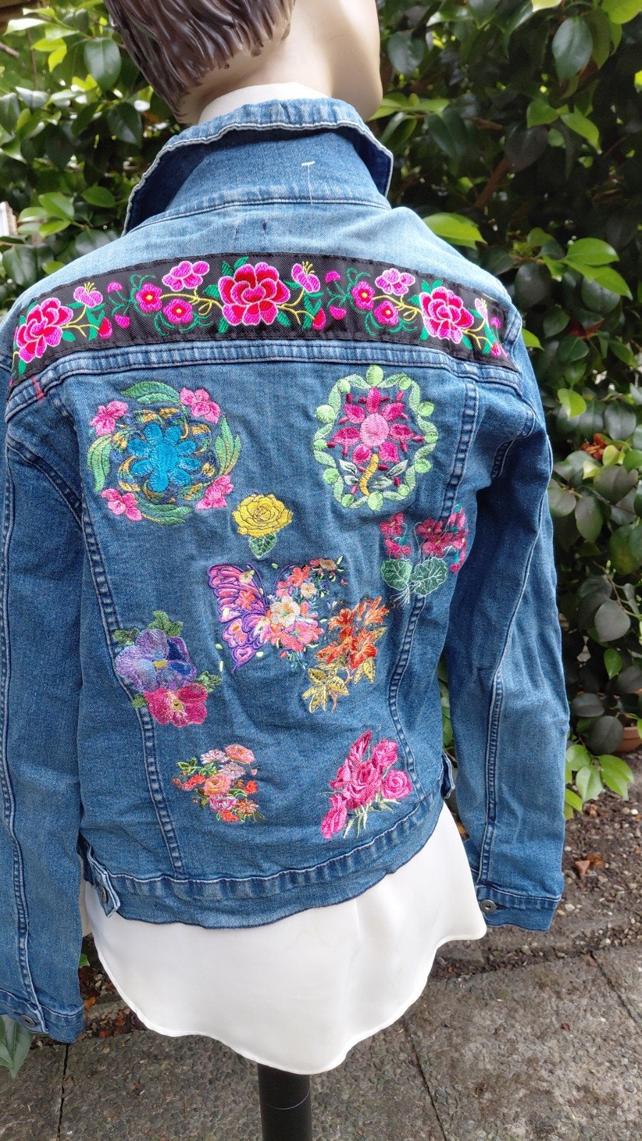 Uniek Upcycled Spijkerjasje M - Machinaal Geborduurd, Ophalen of Verzenden, Zo goed als nieuw, Maat 38/40 (M), Blauw
