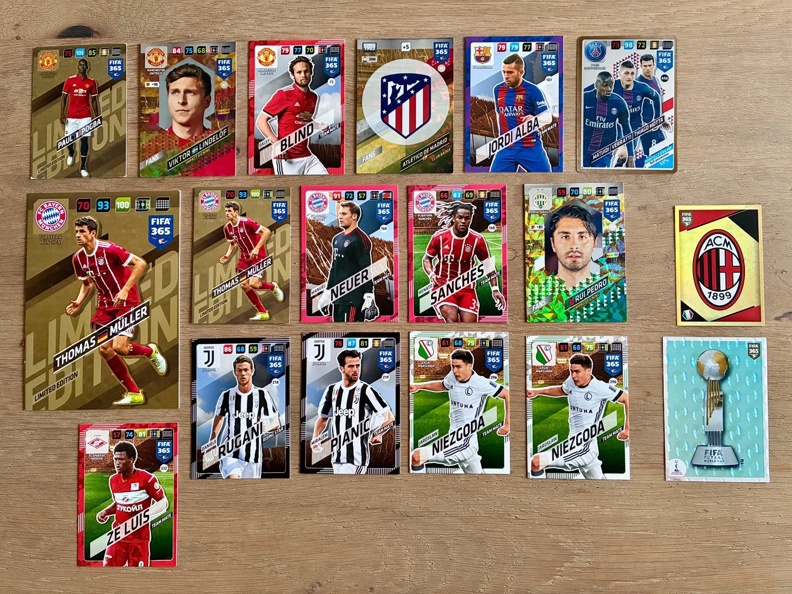 Panini FIFA 365 Adrenalyn XL 2018 voetbalkaarten (laatste), Ophalen of Verzenden, Zo goed als nieuw, Buitenlandse clubs, Poster, Plaatje of Sticker