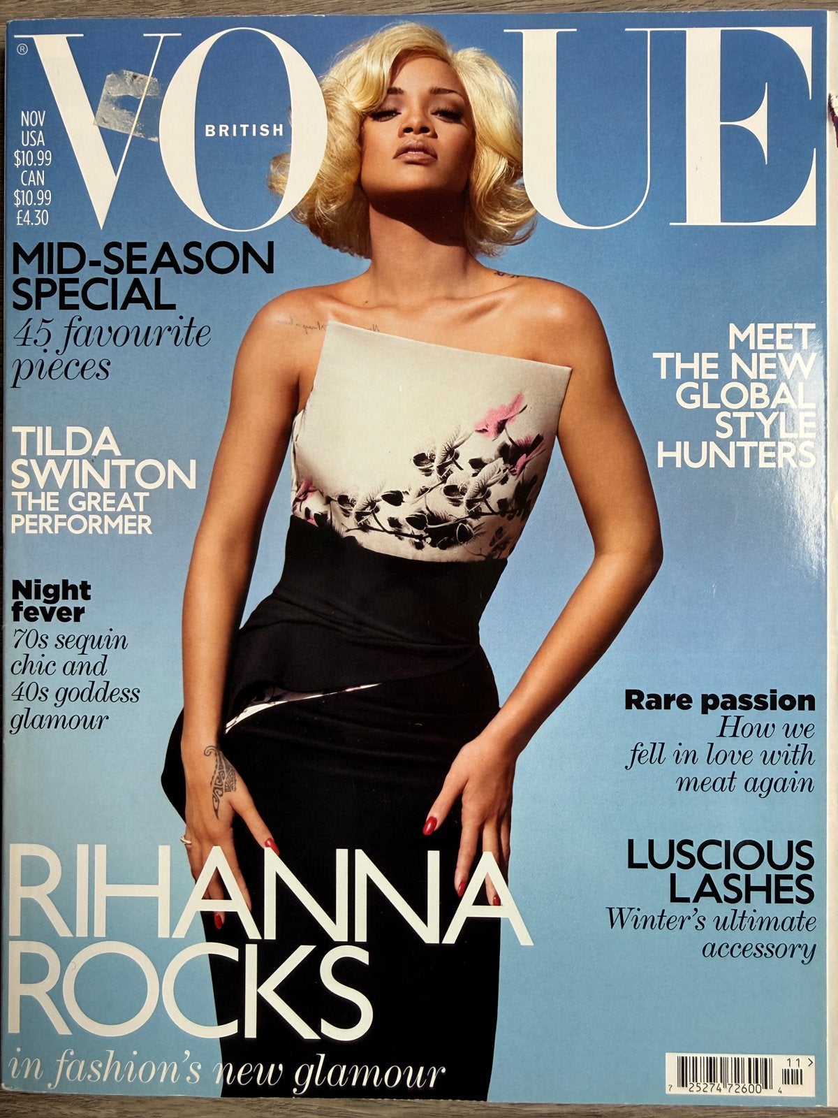 Vogue Magazine November 2011 Rihanna Cover, Boeken, Ophalen of Verzenden, Zo goed als nieuw, Glossy