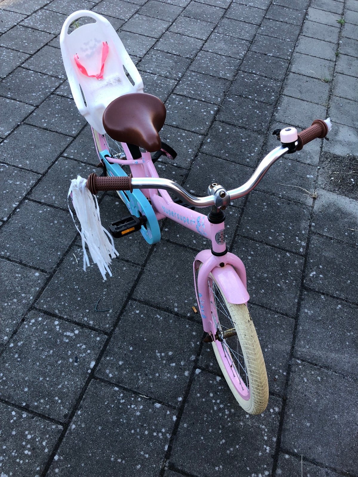 Roze kinderfiets met zijwieltjes en poppenzitje, Ophalen, Terugtraprem, Zijwieltjes, 16 tot 20 inch
