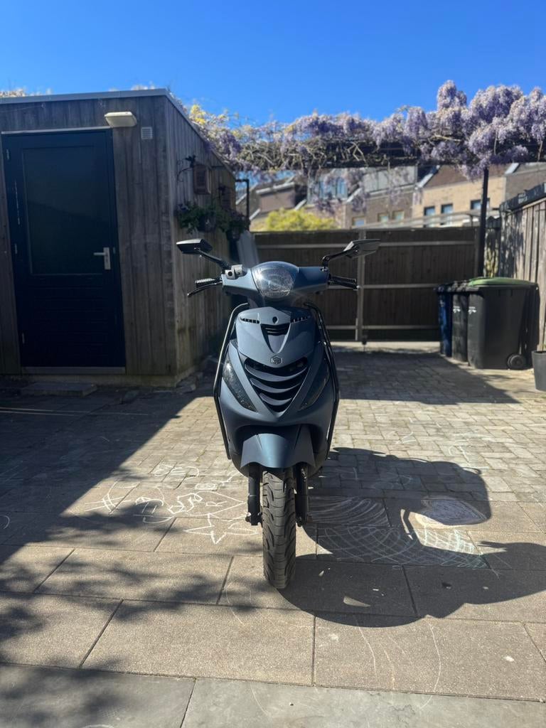 Snorfiets zip 2021 iget, Fietsen en Brommers, Scooters | Piaggio, Ophalen, Gebruikt, Zip, Benzine