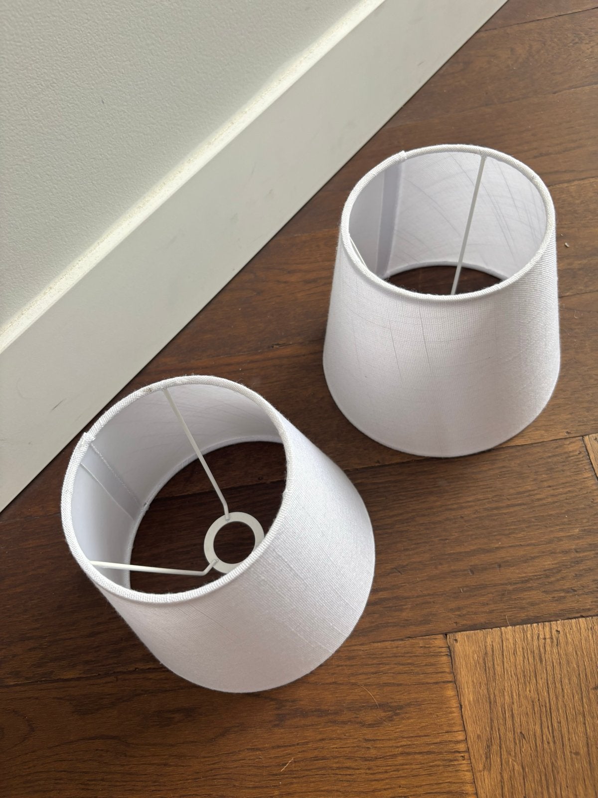 Set van 2 witte lampenkapjes, Huis en Inrichting, Lampen | Lampenkappen, Tafellamp, Wit, Rond, Ophalen of Verzenden