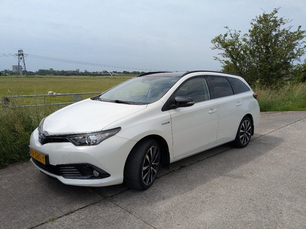 Toyota Auris 1.8 Hybrid Black Edition 136pk CVT 2017 Wit, Auto's, Toyota, Particulier, Auris, ABS, Achteruitrijcamera, Airbags