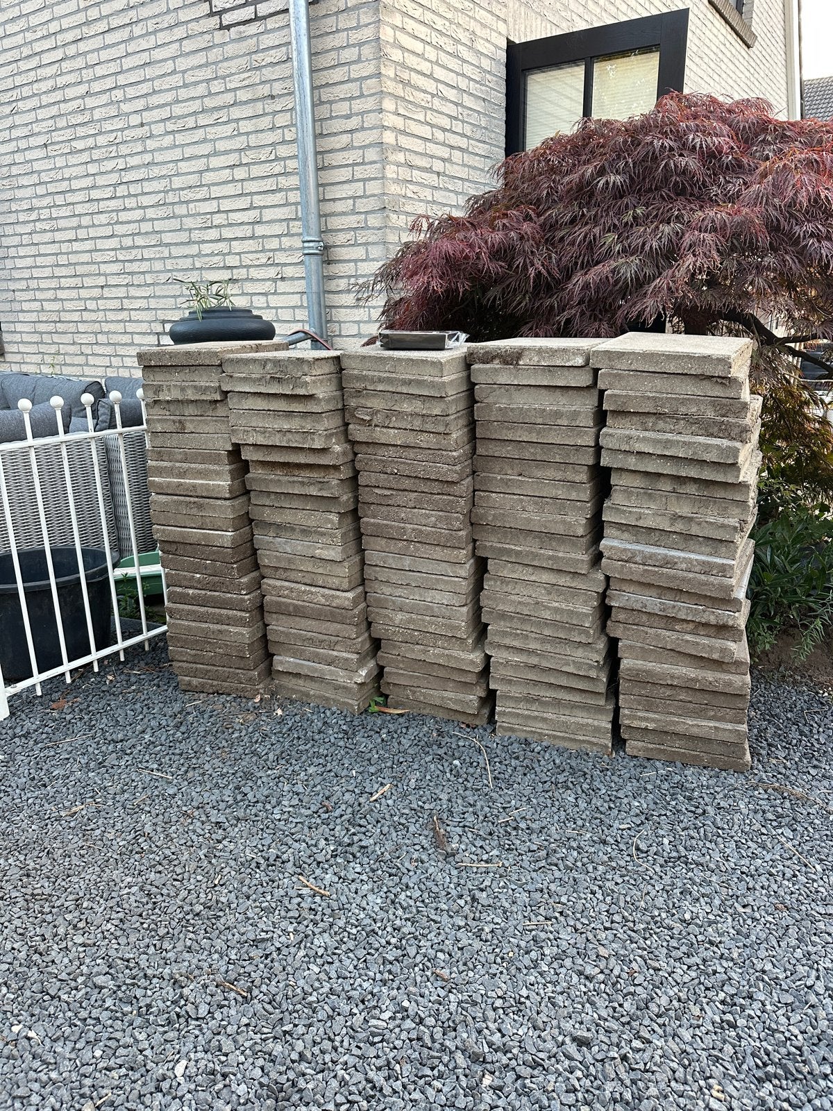 Bijna 150 betonstegels 30x30 cm gratis af te halen, Ophalen, Overige materialen, Gebruikt, 20 tot 40 cm